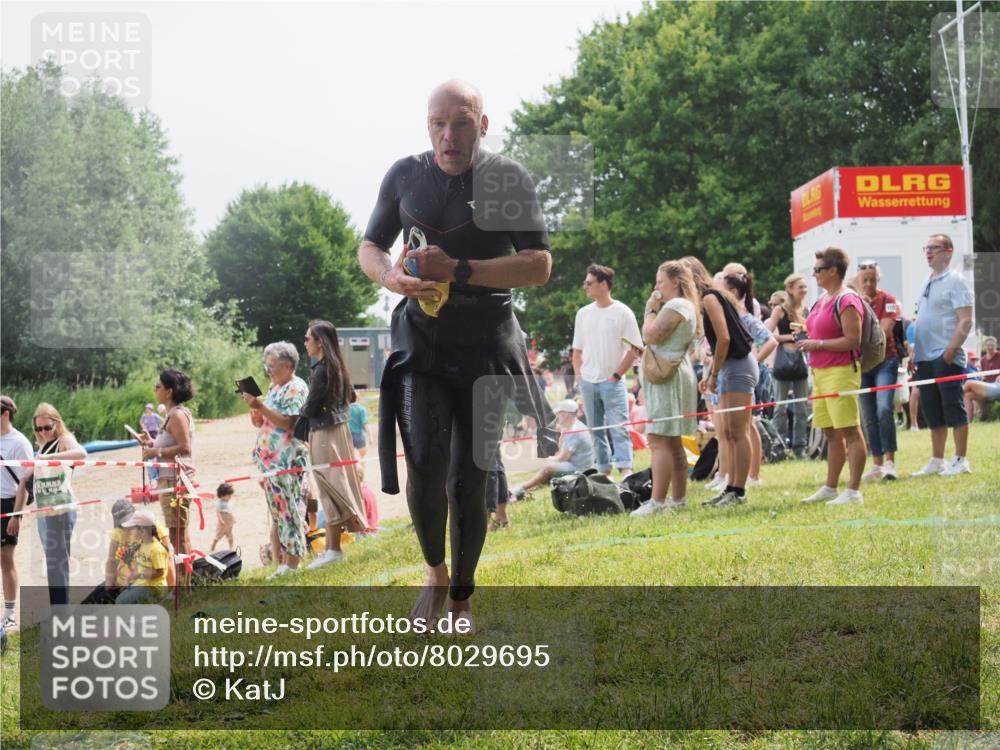 15.06.2025 - 27. Vierlanden-Triathlon KatJ http://msf.ph/oto/8029695 15.06.2025 11:05:51 Schwimmen 779, 837, 854 meine-sportfotos.de