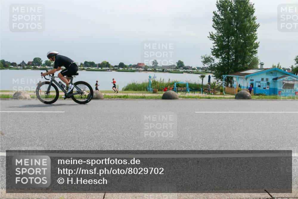 21.06.2025 - 27. Vierlanden-Triathlon H.Heesch http://msf.ph/oto/8029702 15.06.2025 11:29:16 Radfahren 638, 815, 901 meine-sportfotos.de