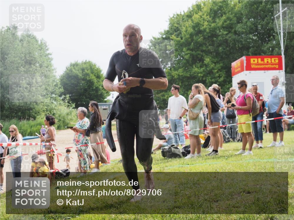 15.06.2025 - 27. Vierlanden-Triathlon KatJ http://msf.ph/oto/8029706 15.06.2025 11:05:51 Schwimmen 779, 837, 854 meine-sportfotos.de