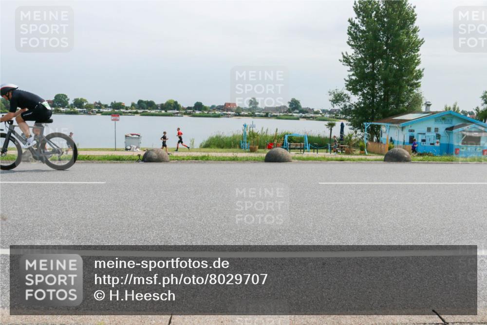 21.06.2025 - 27. Vierlanden-Triathlon H.Heesch http://msf.ph/oto/8029707 15.06.2025 11:29:16 Radfahren 638, 815, 901 meine-sportfotos.de