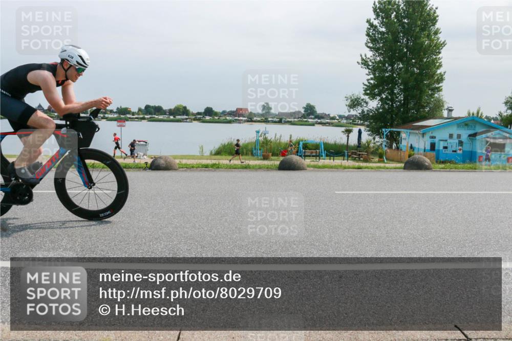21.06.2025 - 27. Vierlanden-Triathlon H.Heesch http://msf.ph/oto/8029709 15.06.2025 11:29:18 Radfahren 638, 815, 901 meine-sportfotos.de