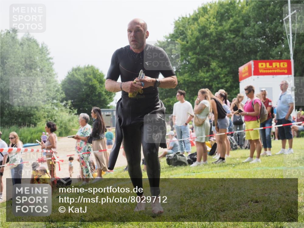 15.06.2025 - 27. Vierlanden-Triathlon KatJ http://msf.ph/oto/8029712 15.06.2025 11:05:52 Schwimmen 779, 837, 854 meine-sportfotos.de