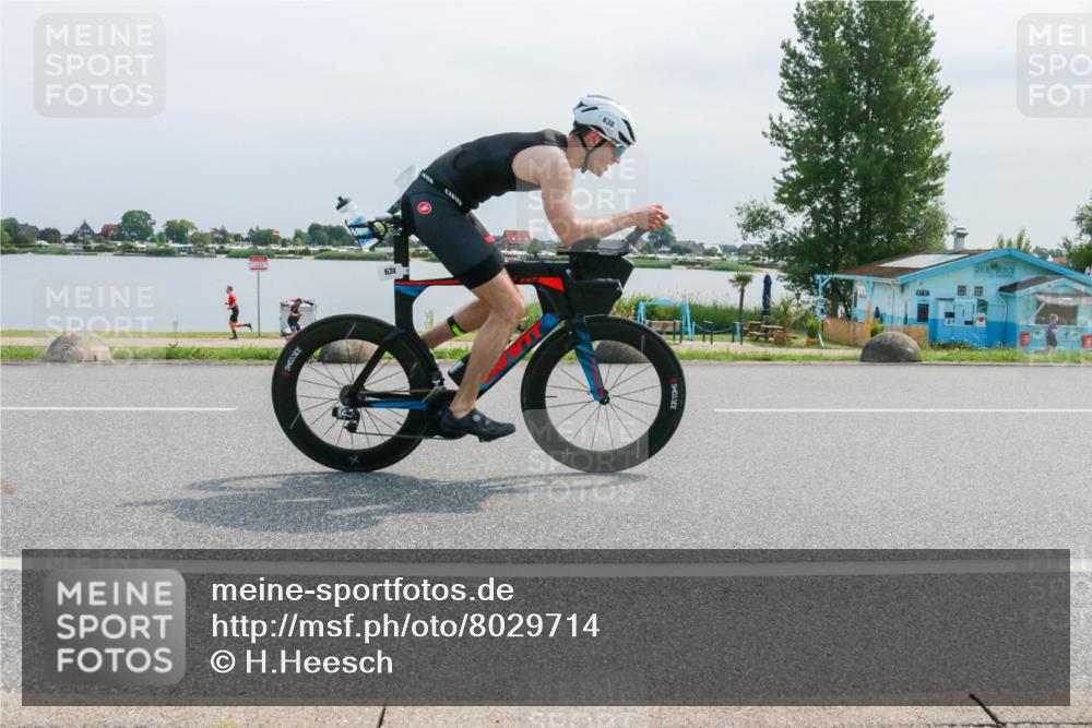 21.06.2025 - 27. Vierlanden-Triathlon H.Heesch http://msf.ph/oto/8029714 15.06.2025 11:29:18 Radfahren 638, 815, 901 meine-sportfotos.de