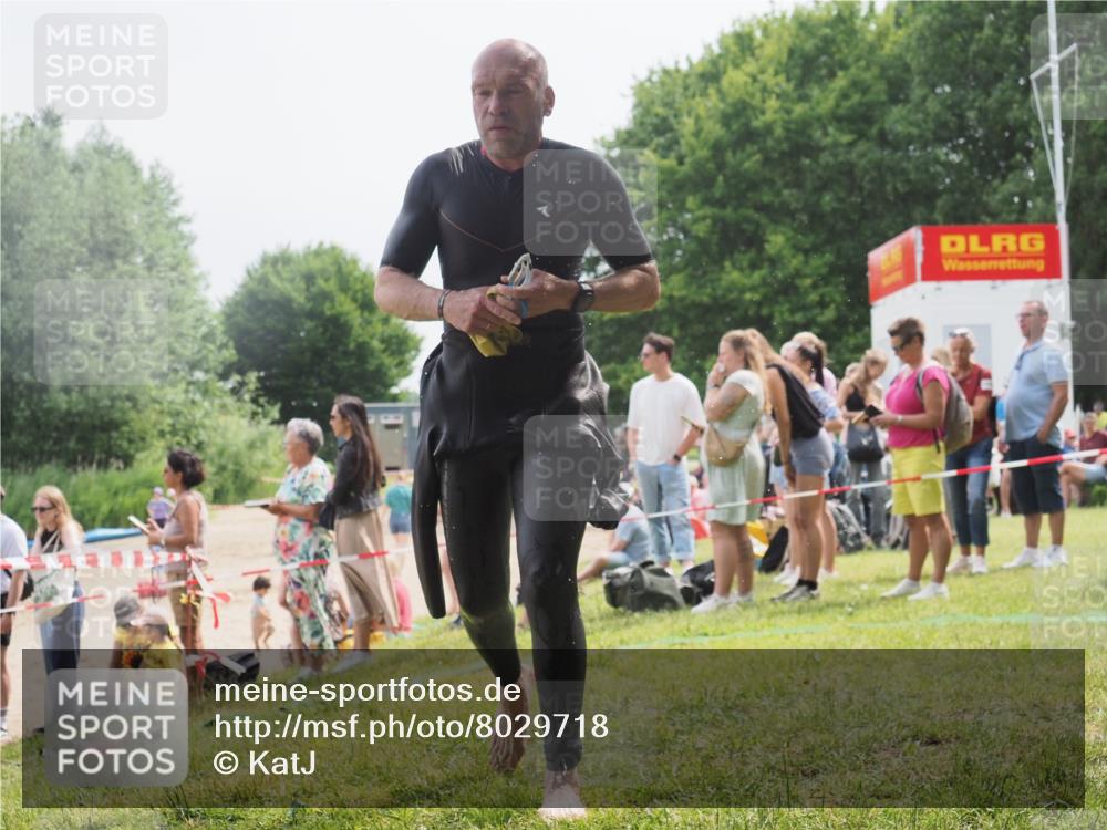 15.06.2025 - 27. Vierlanden-Triathlon KatJ http://msf.ph/oto/8029718 15.06.2025 11:05:52 Schwimmen 779, 837, 854 meine-sportfotos.de