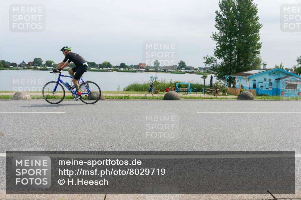 21.06.2025 - 27. Vierlanden-Triathlon H.Heesch http://msf.ph/oto/8029719 15.06.2025 11:29:21 Radfahren 638, 815, 834 meine-sportfotos.de
