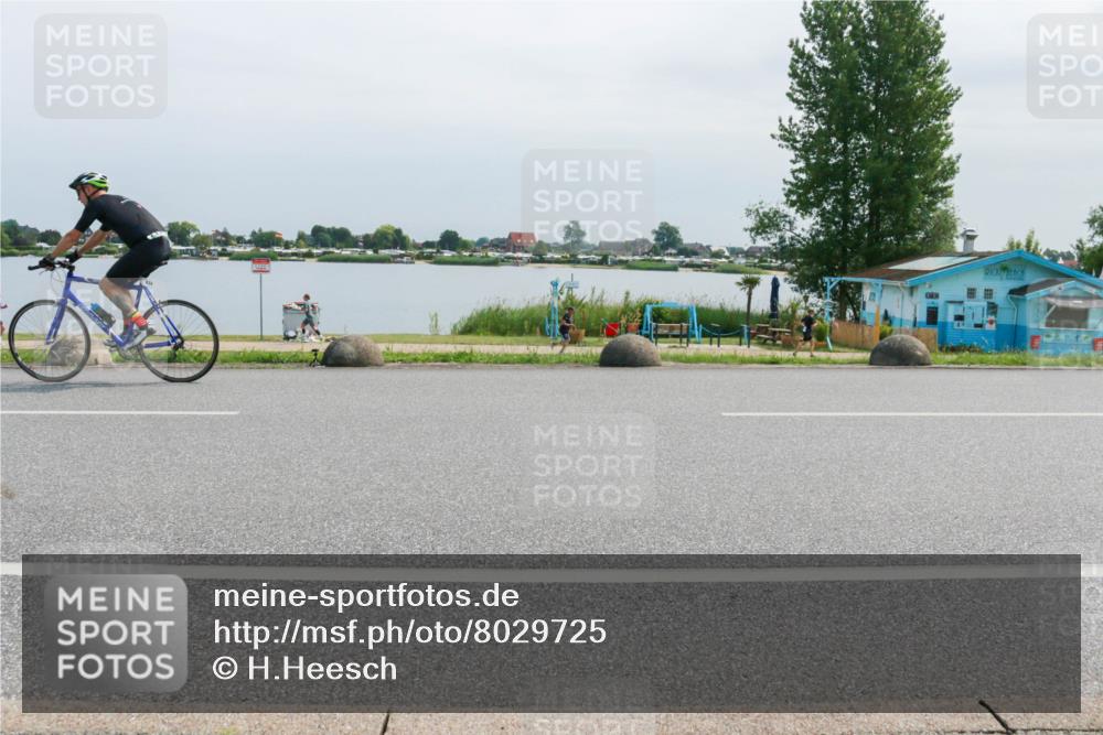 21.06.2025 - 27. Vierlanden-Triathlon H.Heesch http://msf.ph/oto/8029725 15.06.2025 11:29:21 Radfahren 638, 815, 834 meine-sportfotos.de