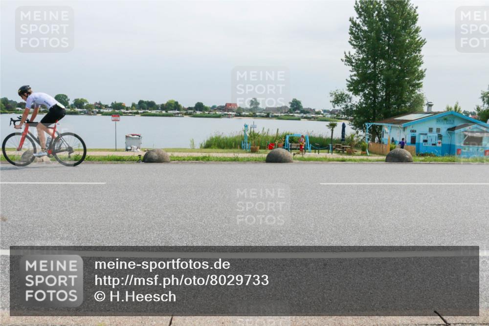21.06.2025 - 27. Vierlanden-Triathlon H.Heesch http://msf.ph/oto/8029733 15.06.2025 11:29:29 Radfahren 878, 880 meine-sportfotos.de