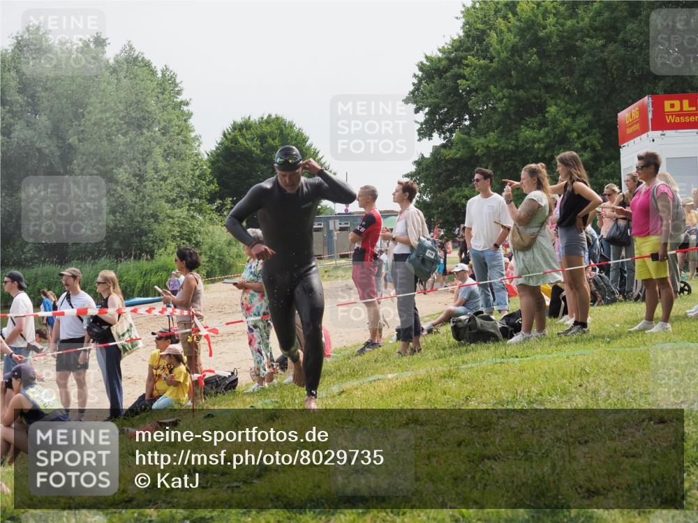 15.06.2025 - 27. Vierlanden-Triathlon KatJ http://msf.ph/oto/8029735 15.06.2025 11:05:58 Schwimmen 779, 819, 837 meine-sportfotos.de