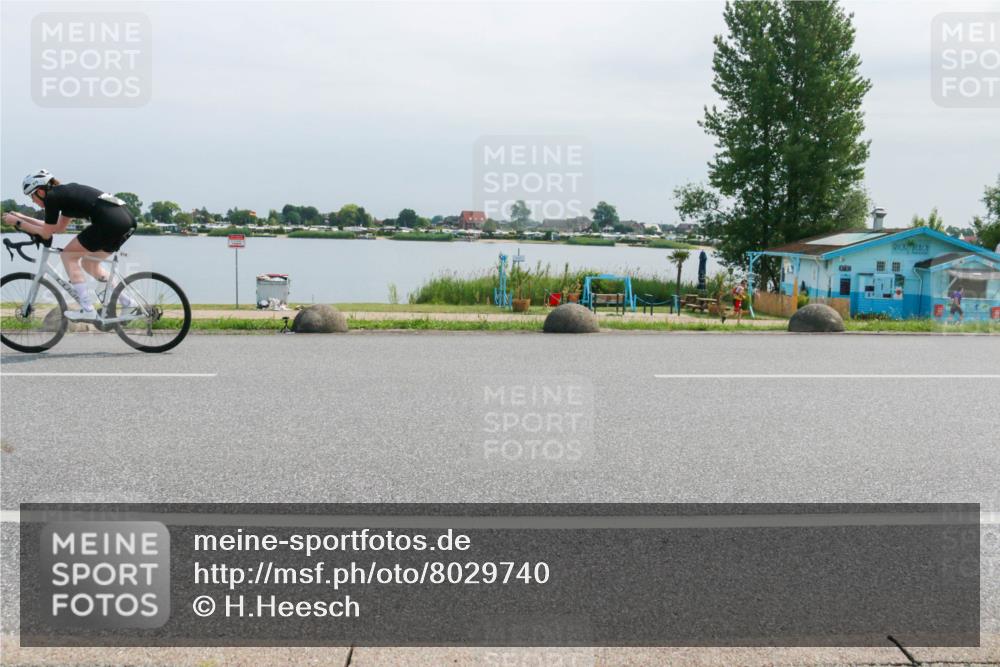 21.06.2025 - 27. Vierlanden-Triathlon H.Heesch http://msf.ph/oto/8029740 15.06.2025 11:29:31 Radfahren 218, 695, 878, 880 meine-sportfotos.de