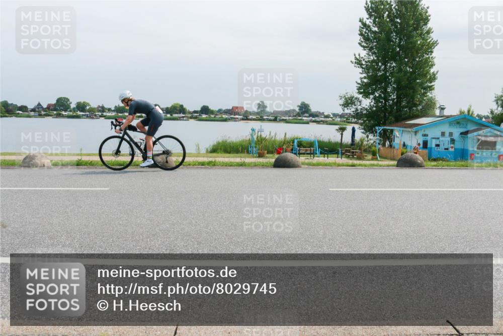 21.06.2025 - 27. Vierlanden-Triathlon H.Heesch http://msf.ph/oto/8029745 15.06.2025 11:29:32 Radfahren 218, 695, 878, 880 meine-sportfotos.de