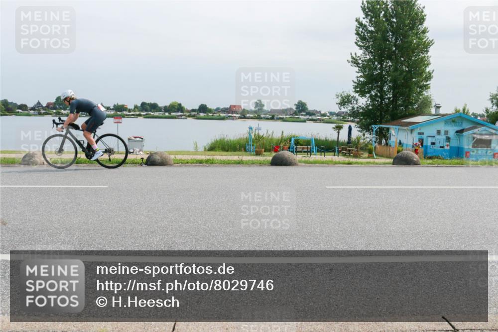 21.06.2025 - 27. Vierlanden-Triathlon H.Heesch http://msf.ph/oto/8029746 15.06.2025 11:29:32 Radfahren 218, 695, 878, 880 meine-sportfotos.de