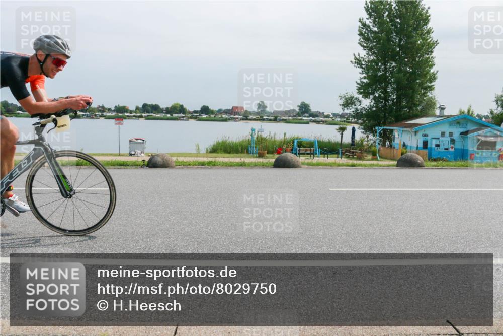 21.06.2025 - 27. Vierlanden-Triathlon H.Heesch http://msf.ph/oto/8029750 15.06.2025 11:29:35 Radfahren 218, 224, 695, 878, 880 meine-sportfotos.de
