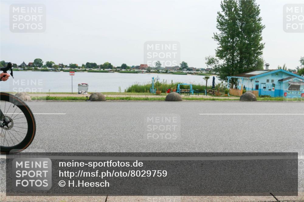 15.06.2025 - 27. Vierlanden-Triathlon H.Heesch http://msf.ph/oto/8029759 15.06.2025 10:31:08 Radfahren 11, 111, 135, 303, 356, 474 meine-sportfotos.de