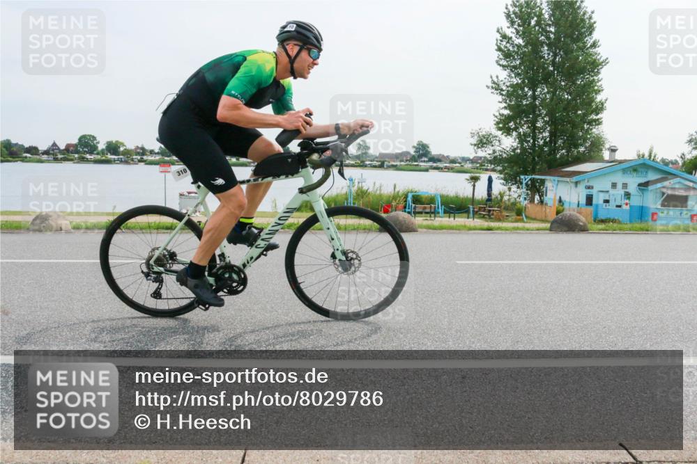 15.06.2025 - 27. Vierlanden-Triathlon H.Heesch http://msf.ph/oto/8029786 15.06.2025 10:31:15 Radfahren 255, 267, 297, 310, 578 meine-sportfotos.de