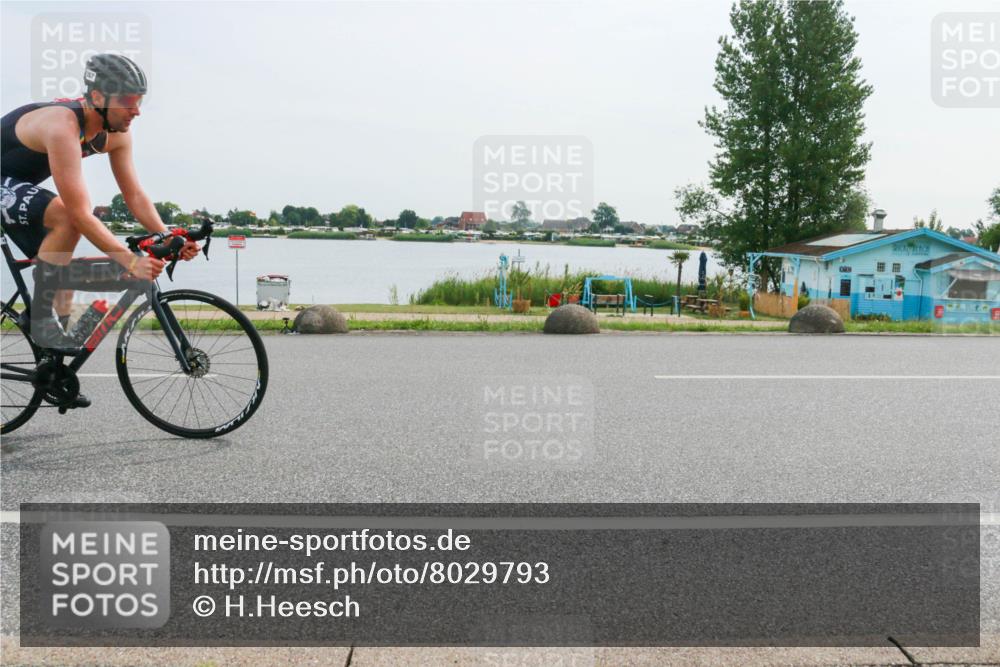 15.06.2025 - 27. Vierlanden-Triathlon H.Heesch http://msf.ph/oto/8029793 15.06.2025 10:31:17 Radfahren 255, 267, 297, 310, 335, 578 meine-sportfotos.de