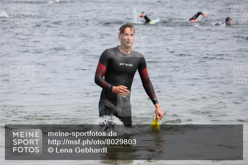 15.06.2025 - 27. Vierlanden-Triathlon Lena Gebhardt http://msf.ph/oto/8029803 15.06.2025 11:06:10 Schwimmen 670, 817, 855, 857 meine-sportfotos.de