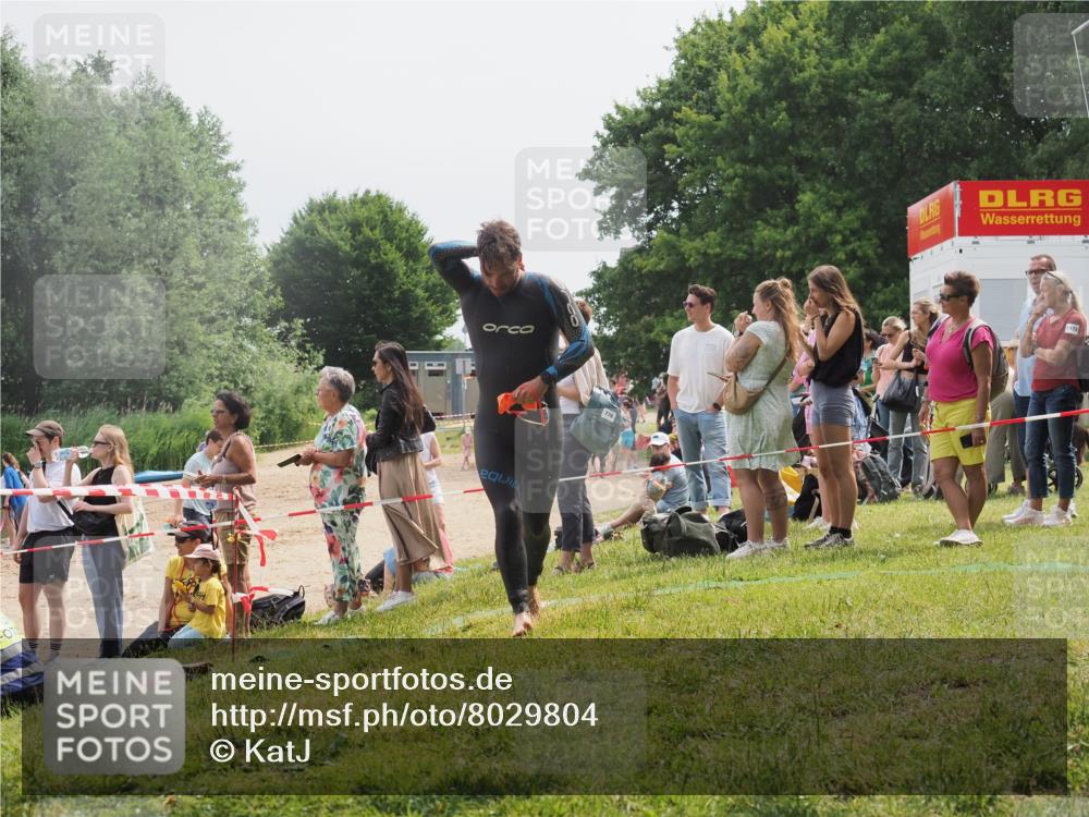 15.06.2025 - 27. Vierlanden-Triathlon KatJ http://msf.ph/oto/8029804 15.06.2025 11:06:02 Schwimmen 670, 779, 817, 819 meine-sportfotos.de