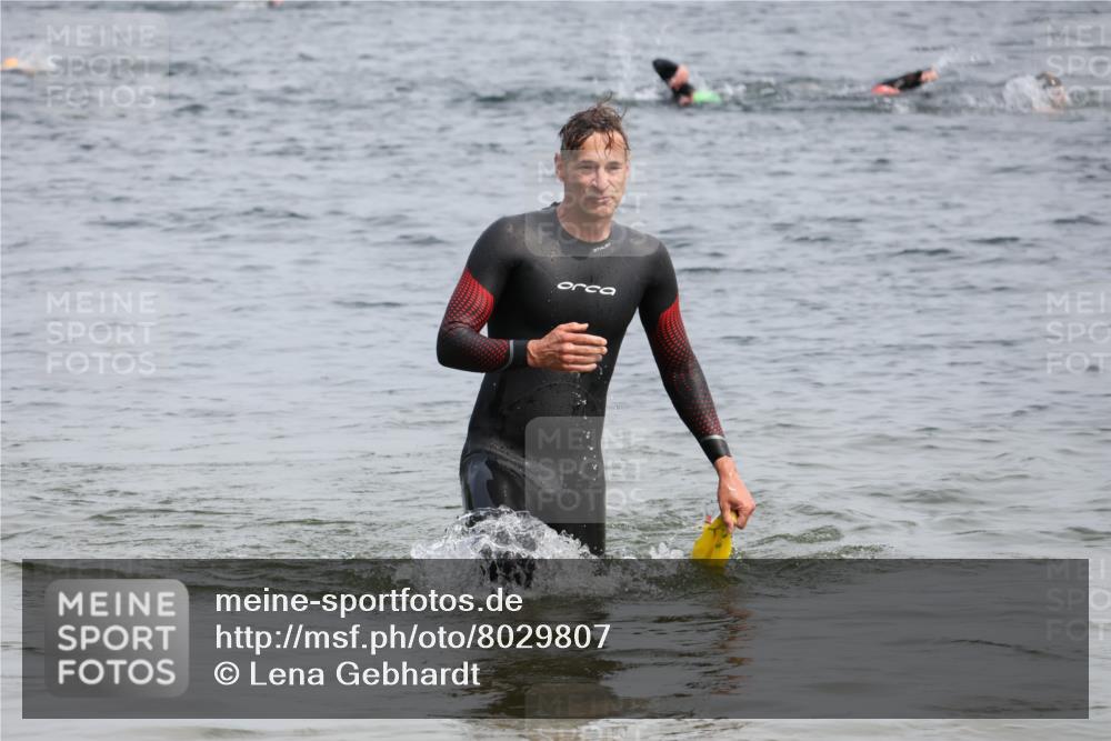 15.06.2025 - 27. Vierlanden-Triathlon Lena Gebhardt http://msf.ph/oto/8029807 15.06.2025 11:06:10 Schwimmen 670, 817, 855, 857 meine-sportfotos.de