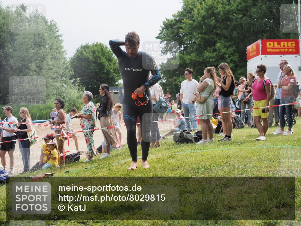 15.06.2025 - 27. Vierlanden-Triathlon KatJ http://msf.ph/oto/8029815 15.06.2025 11:06:03 Schwimmen 670, 779, 817, 819 meine-sportfotos.de