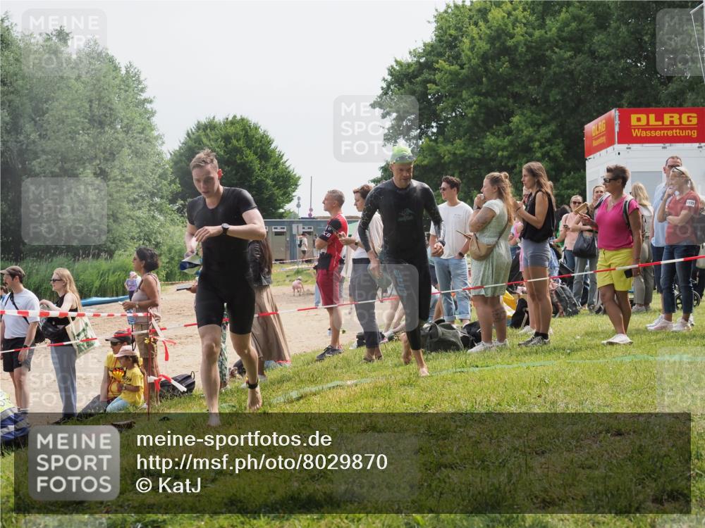 15.06.2025 - 27. Vierlanden-Triathlon KatJ http://msf.ph/oto/8029870 15.06.2025 11:06:07 Schwimmen 670, 779, 817, 819, 855 meine-sportfotos.de