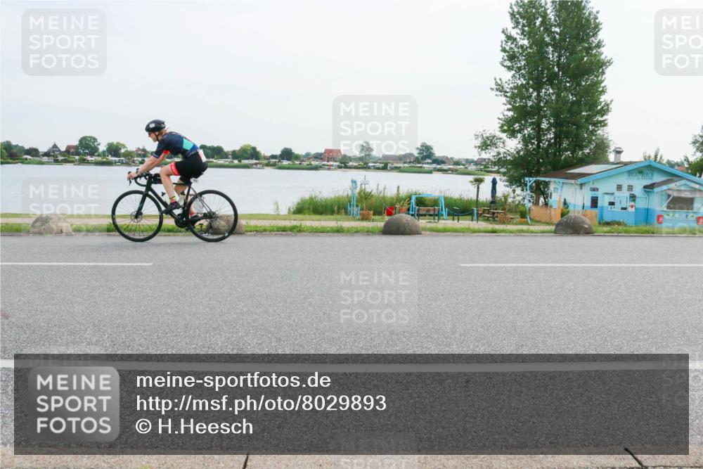 15.06.2025 - 27. Vierlanden-Triathlon H.Heesch http://msf.ph/oto/8029893 15.06.2025 10:32:01 Radfahren 159, 223, 273, 603 meine-sportfotos.de