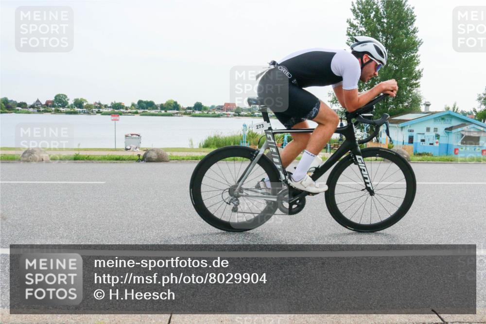 15.06.2025 - 27. Vierlanden-Triathlon H.Heesch http://msf.ph/oto/8029904 15.06.2025 10:32:01 Radfahren 159, 223, 273, 603 meine-sportfotos.de