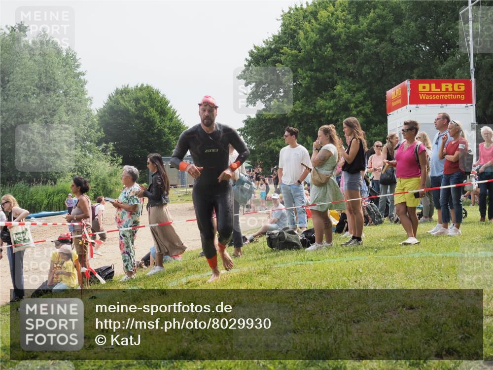 15.06.2025 - 27. Vierlanden-Triathlon KatJ http://msf.ph/oto/8029930 15.06.2025 11:06:12 Schwimmen 670, 817, 855 meine-sportfotos.de