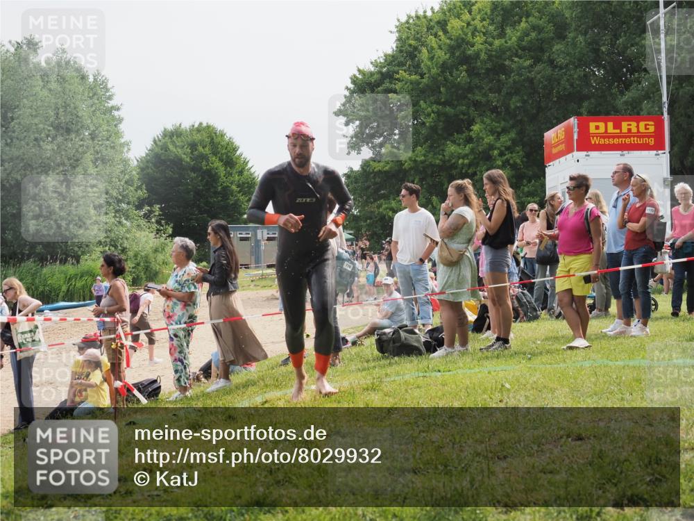 15.06.2025 - 27. Vierlanden-Triathlon KatJ http://msf.ph/oto/8029932 15.06.2025 11:06:12 Schwimmen 670, 817, 855 meine-sportfotos.de