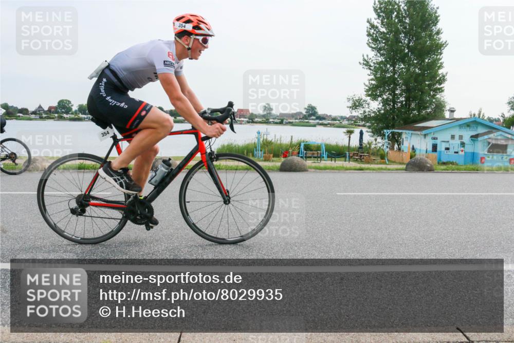15.06.2025 - 27. Vierlanden-Triathlon H.Heesch http://msf.ph/oto/8029935 15.06.2025 10:32:07 Radfahren 30, 223, 354, 500 meine-sportfotos.de