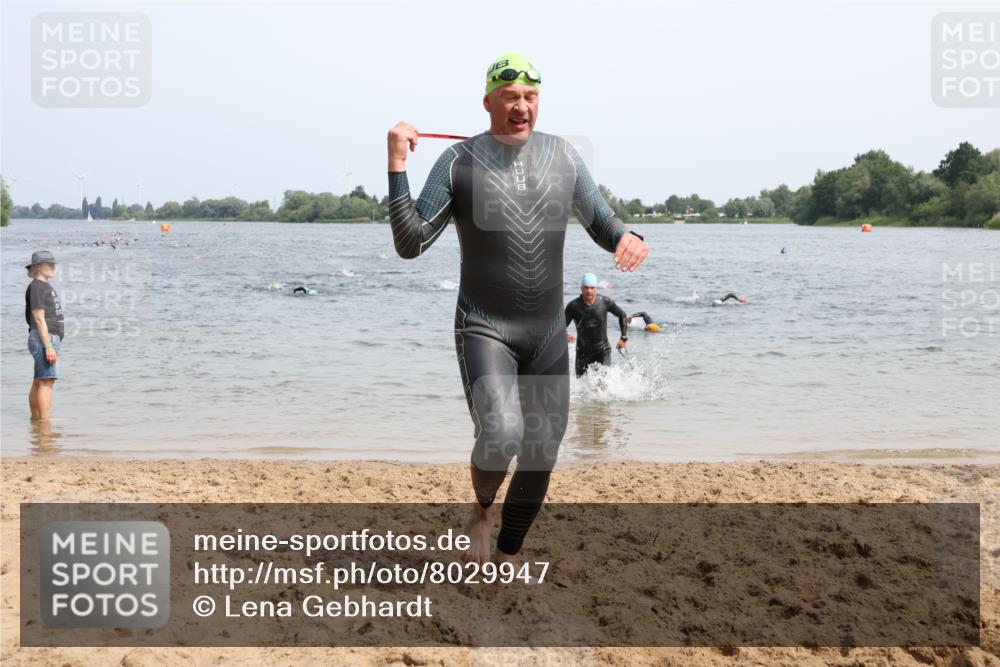 15.06.2025 - 27. Vierlanden-Triathlon Lena Gebhardt http://msf.ph/oto/8029947 15.06.2025 11:06:24 Schwimmen 781, 831, 857, 862 meine-sportfotos.de