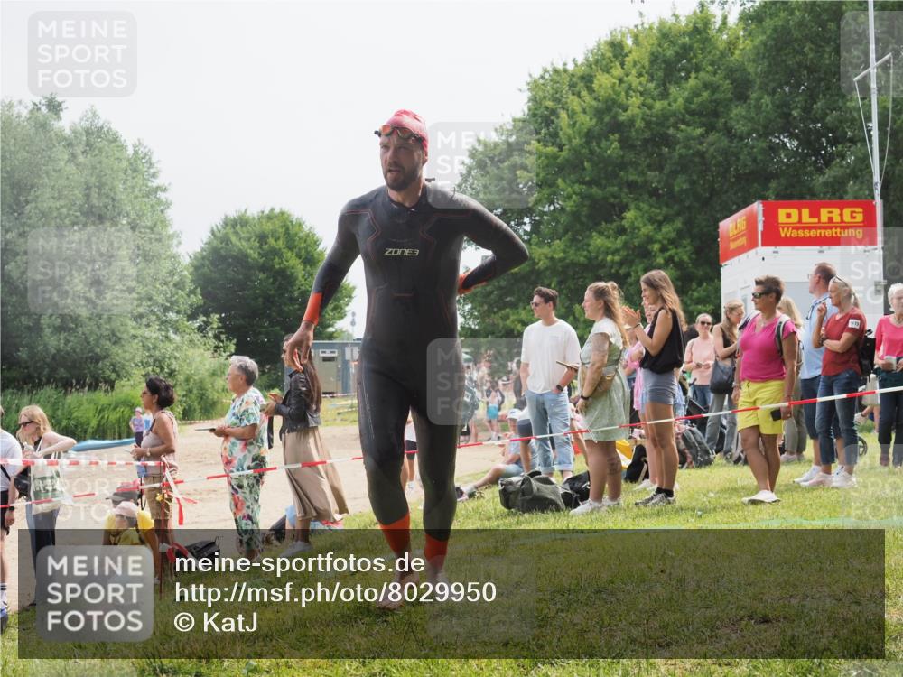 15.06.2025 - 27. Vierlanden-Triathlon KatJ http://msf.ph/oto/8029950 15.06.2025 11:06:13 Schwimmen 670, 817, 855 meine-sportfotos.de