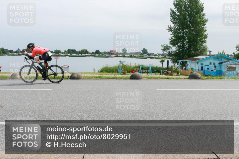 21.06.2025 - 27. Vierlanden-Triathlon H.Heesch http://msf.ph/oto/8029951 15.06.2025 11:29:42 Radfahren 224, 879 meine-sportfotos.de