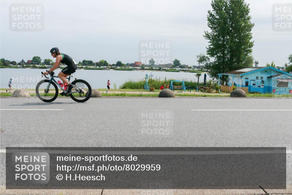 21.06.2025 - 27. Vierlanden-Triathlon H.Heesch http://msf.ph/oto/8029959 15.06.2025 11:29:46 Radfahren 879, 899, 929 meine-sportfotos.de