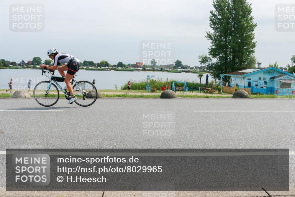 21.06.2025 - 27. Vierlanden-Triathlon H.Heesch http://msf.ph/oto/8029965 15.06.2025 11:29:47 Radfahren 879, 899, 929 meine-sportfotos.de