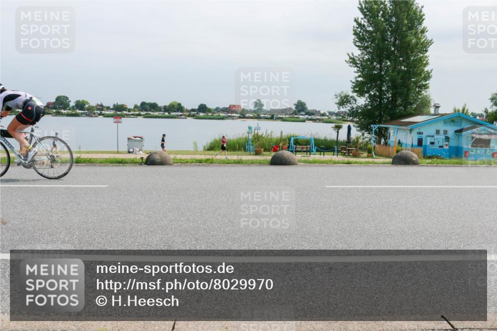 21.06.2025 - 27. Vierlanden-Triathlon H.Heesch http://msf.ph/oto/8029970 15.06.2025 11:29:47 Radfahren 879, 899, 929 meine-sportfotos.de