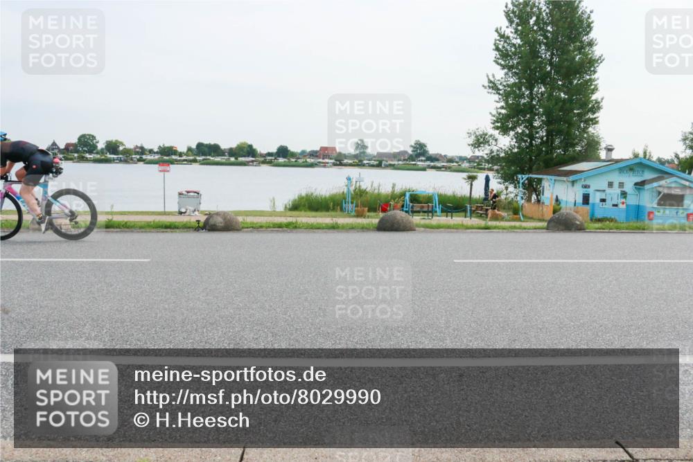 15.06.2025 - 27. Vierlanden-Triathlon H.Heesch http://msf.ph/oto/8029990 15.06.2025 10:32:24 Radfahren 214 meine-sportfotos.de