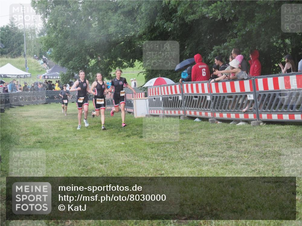 21.06.2025 - 27. Vierlanden-Triathlon KatJ http://msf.ph/oto/8030000 15.06.2025 13:36:51 Ziel 212, 921, 1090, 1091, 1092 meine-sportfotos.de