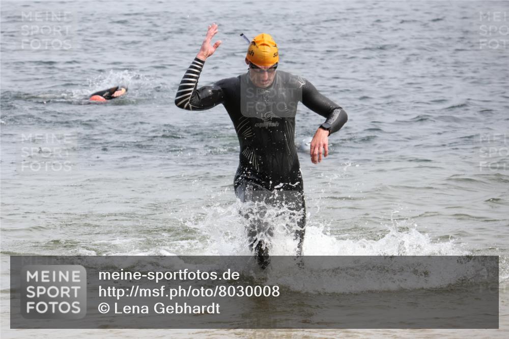 15.06.2025 - 27. Vierlanden-Triathlon Lena Gebhardt http://msf.ph/oto/8030008 15.06.2025 11:06:32 Schwimmen 781, 831, 862 meine-sportfotos.de