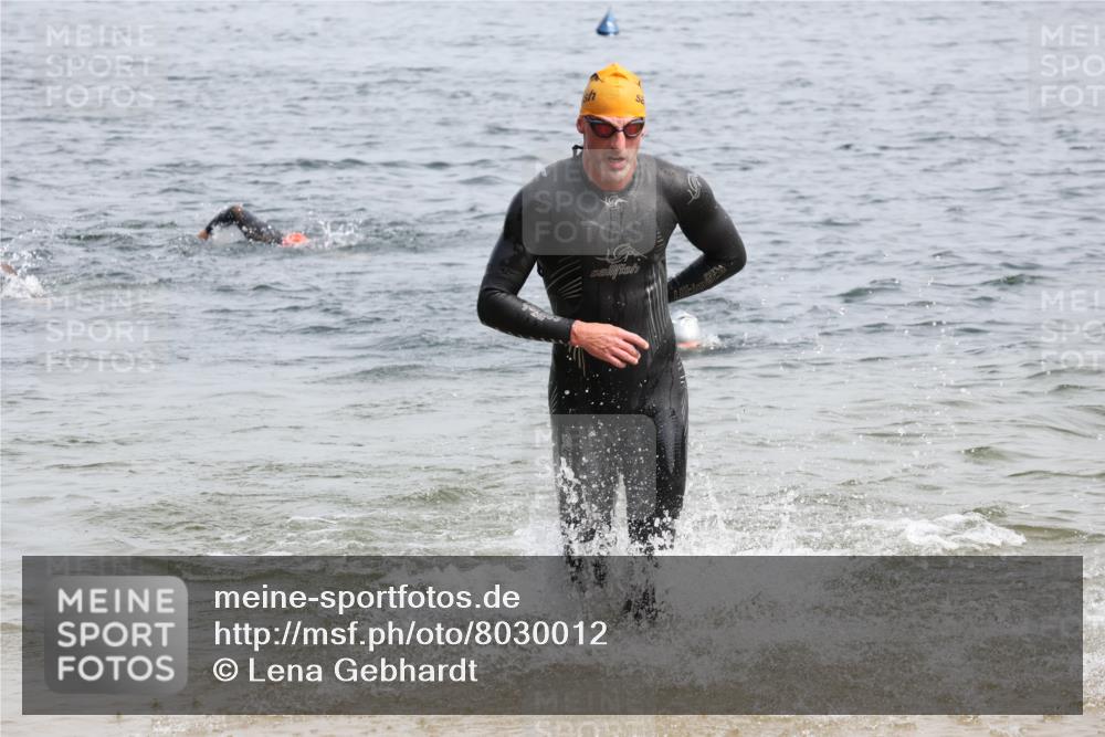 15.06.2025 - 27. Vierlanden-Triathlon Lena Gebhardt http://msf.ph/oto/8030012 15.06.2025 11:06:32 Schwimmen 781, 831, 862 meine-sportfotos.de