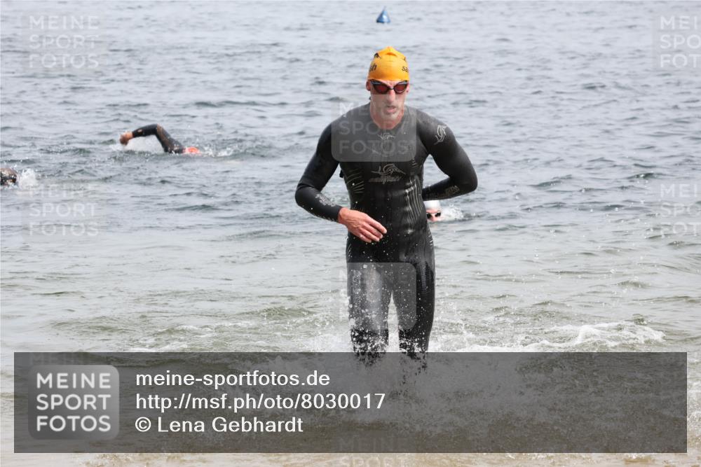 15.06.2025 - 27. Vierlanden-Triathlon Lena Gebhardt http://msf.ph/oto/8030017 15.06.2025 11:06:32 Schwimmen 781, 831, 862 meine-sportfotos.de