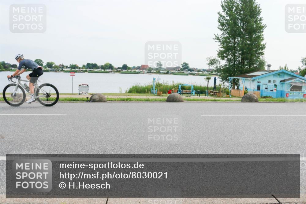 15.06.2025 - 27. Vierlanden-Triathlon H.Heesch http://msf.ph/oto/8030021 15.06.2025 10:32:32 Radfahren 194, 212, 538 meine-sportfotos.de