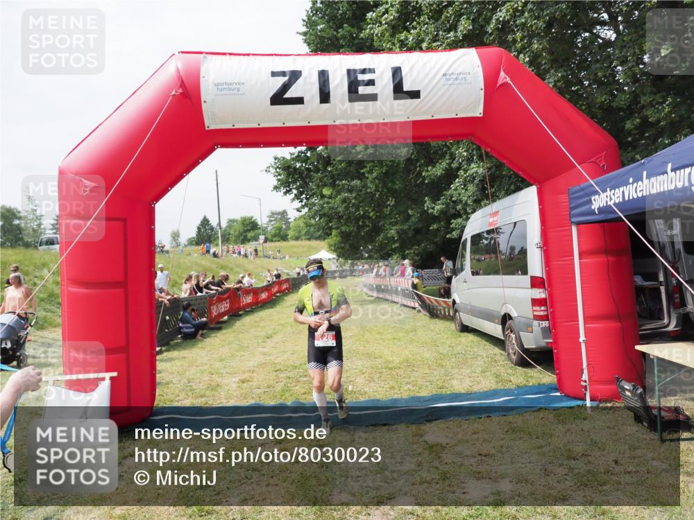 21.06.2025 - 27. Vierlanden-Triathlon MichiJ http://msf.ph/oto/8030023 15.06.2026 12:31:00 Ziel 126 meine-sportfotos.de