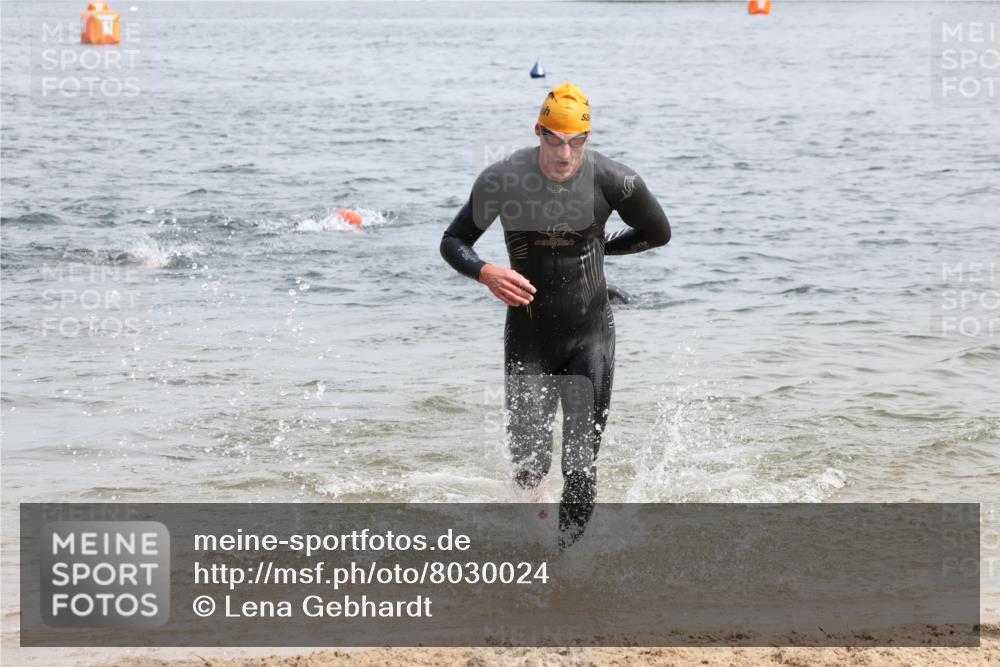 15.06.2025 - 27. Vierlanden-Triathlon Lena Gebhardt http://msf.ph/oto/8030024 15.06.2025 11:06:33 Schwimmen 781, 831, 862 meine-sportfotos.de