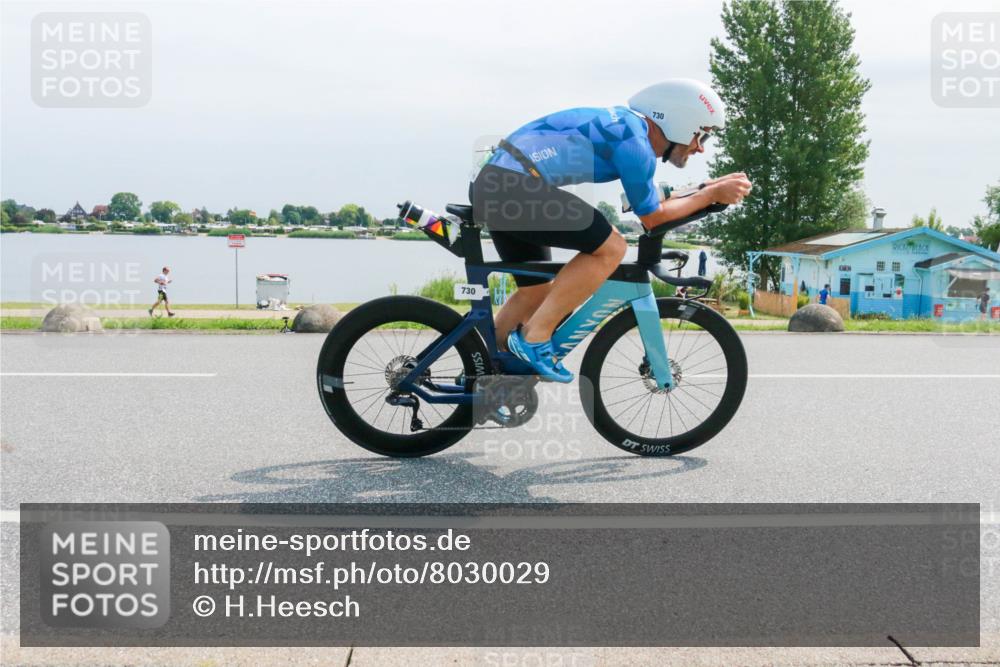 21.06.2025 - 27. Vierlanden-Triathlon H.Heesch http://msf.ph/oto/8030029 15.06.2025 11:29:56 Radfahren 656, 730, 932, 936 meine-sportfotos.de