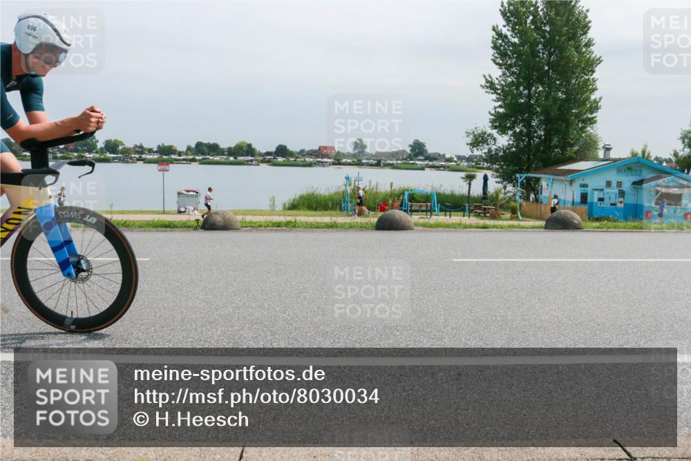 21.06.2025 - 27. Vierlanden-Triathlon H.Heesch http://msf.ph/oto/8030034 15.06.2025 11:29:58 Radfahren 656, 730, 932 meine-sportfotos.de