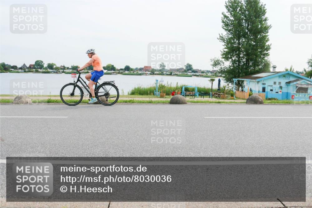 15.06.2025 - 27. Vierlanden-Triathlon H.Heesch http://msf.ph/oto/8030036 15.06.2025 10:32:35 Radfahren 194, 212, 498, 538 meine-sportfotos.de