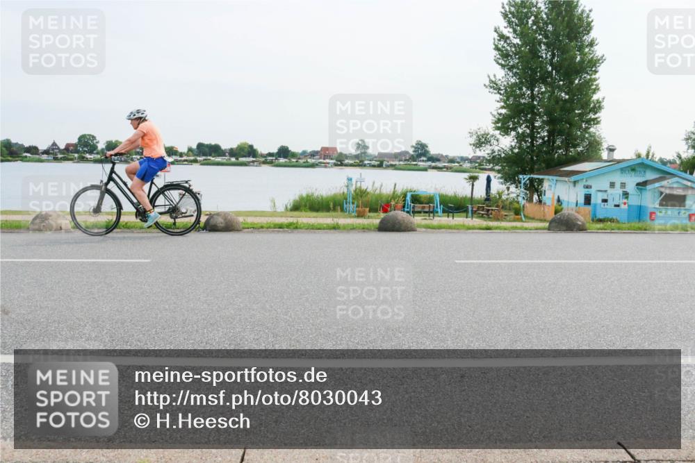15.06.2025 - 27. Vierlanden-Triathlon H.Heesch http://msf.ph/oto/8030043 15.06.2025 10:32:35 Radfahren 194, 212, 498, 538 meine-sportfotos.de
