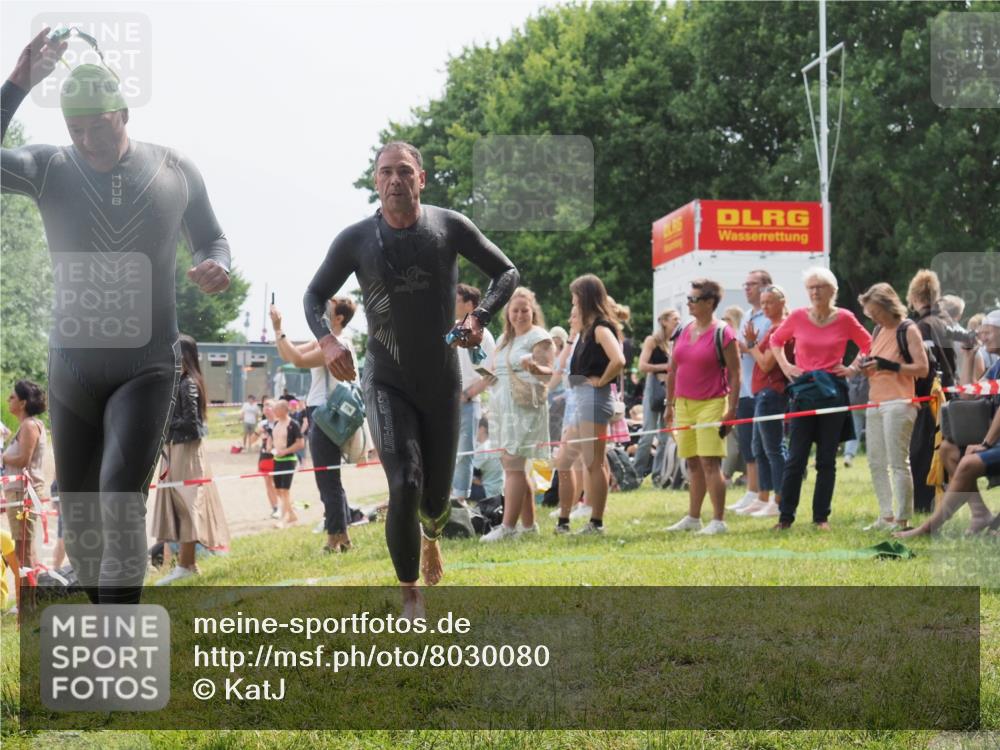 15.06.2025 - 27. Vierlanden-Triathlon KatJ http://msf.ph/oto/8030080 15.06.2025 11:06:31 Schwimmen 781, 831, 862 meine-sportfotos.de