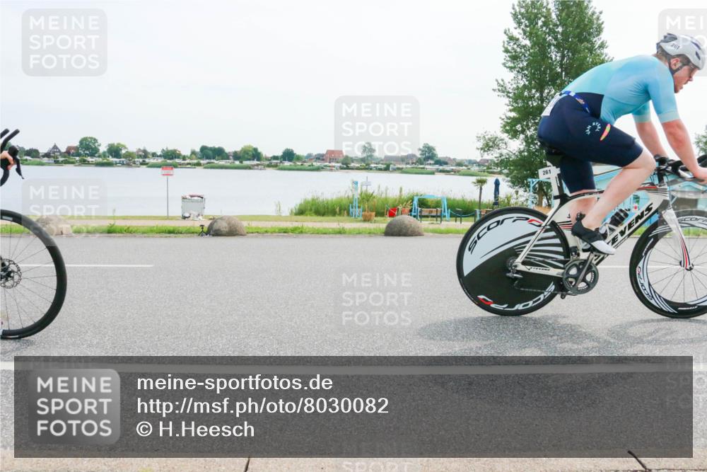 15.06.2025 - 27. Vierlanden-Triathlon H.Heesch http://msf.ph/oto/8030082 15.06.2025 10:32:43 Radfahren 12, 204, 209, 219, 261, 318, 327, 498 meine-sportfotos.de