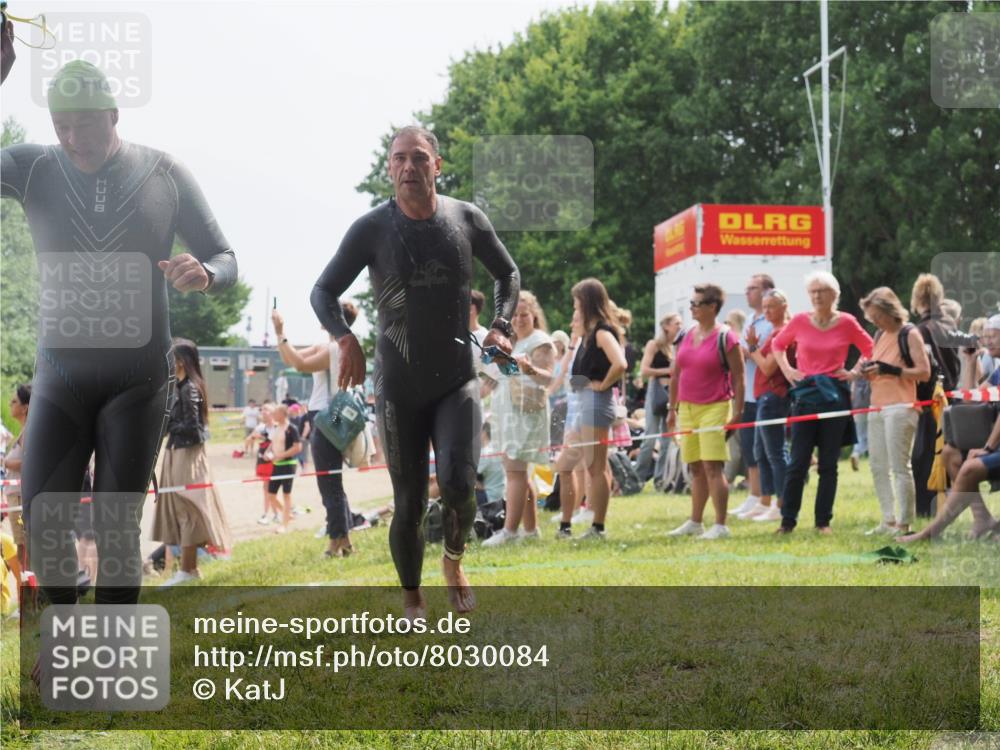 15.06.2025 - 27. Vierlanden-Triathlon KatJ http://msf.ph/oto/8030084 15.06.2025 11:06:31 Schwimmen 781, 831, 862 meine-sportfotos.de